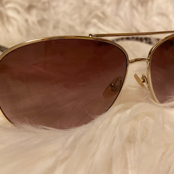 Foster Grant | Aviator Sun Glasses - Picture 8 of 8